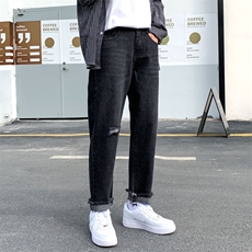 黑色