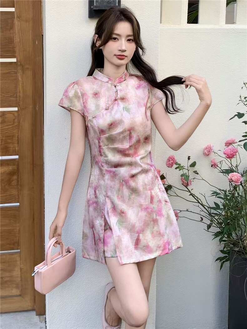 新中式立领印花连衣裙女2026夏季新款盘扣气质显瘦改良旗袍裙,女装套装/套裙,丽影随形