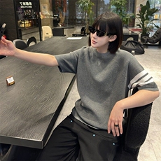 灰色