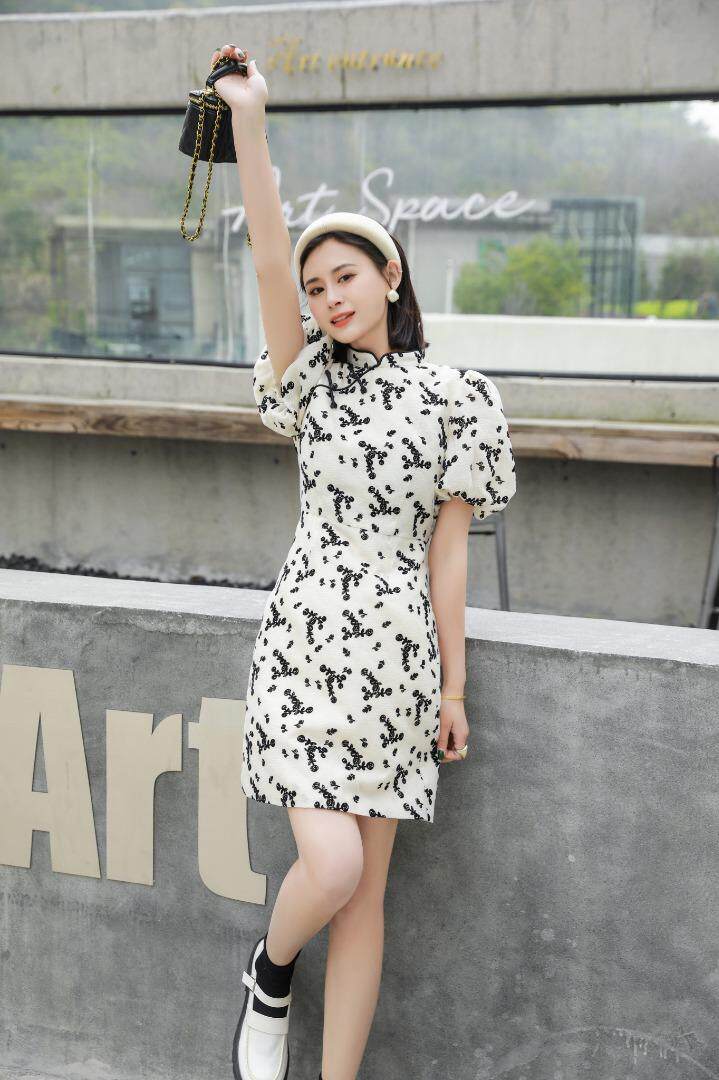 小衫，连衣裙，短裙，短裤，风衣，外套，羽绒服，女装连衣裙，栀子花姑娘