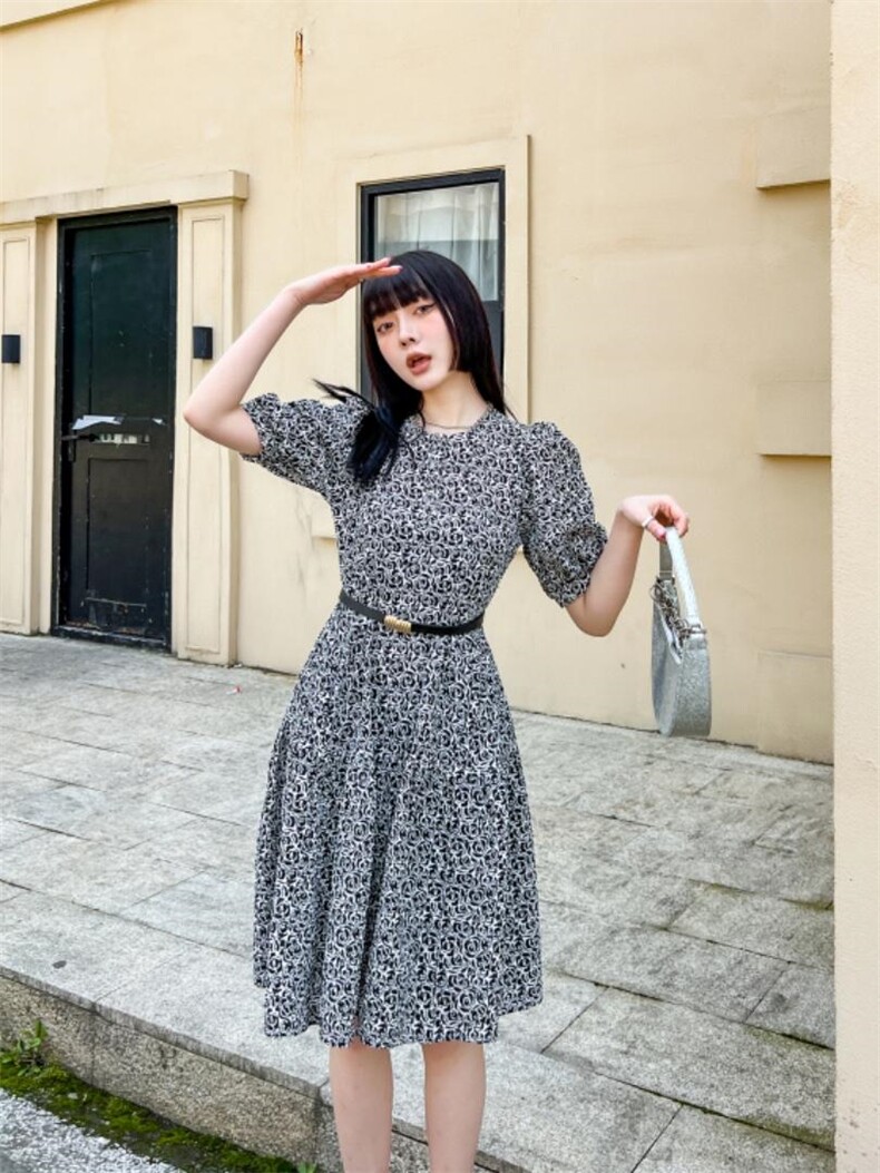 特殊面料连衣裙，女装连衣裙，米壹(1F)