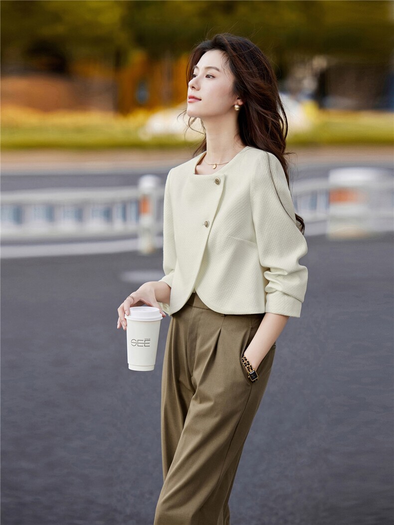 时尚气质小香风外套女春秋2025新款小个子显瘦减龄翻领短上衣,女装短外套,婵米儿