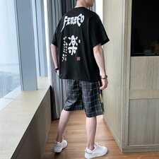 黑色