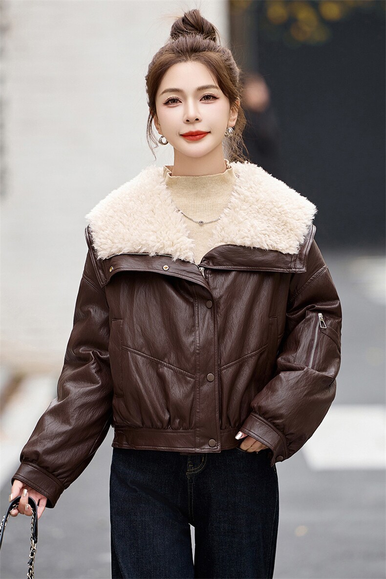 现货。现货。2024年皮衣拼接仿羊羔毛白鸭绒短款羽绒服,女装羽绒服,艾仟回(原伊仟回)
