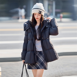 水衣源6832款纯色小蛮腰连帽显瘦羽绒服女(腰围可调节)图片