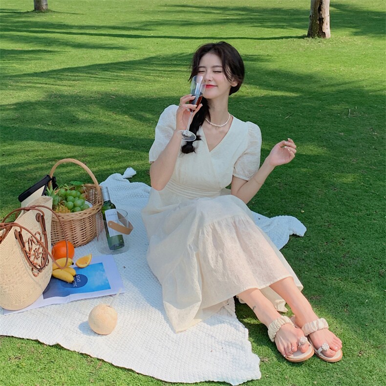 泡泡袖V领连衣裙女2025夏季新款收腰显瘦气质法式桔梗初恋长裙,女装连衣裙,天丽