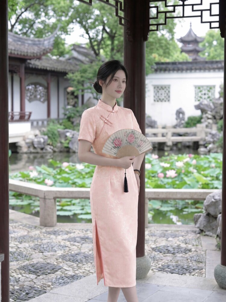 2026年夏季中长款旗袍短袖斜襟气质时尚喜庆修身显瘦弹力日常裙子,女装汉服/婚纱/旗袍/礼服,媚琳依坊