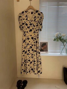 V领系带泡泡袖连衣裙，女装连衣裙，MY.counter