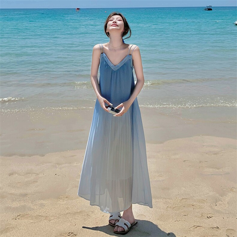 海边度假渐变吊带连衣裙女2025夏季新款设计感超好看气质绝美长裙图片