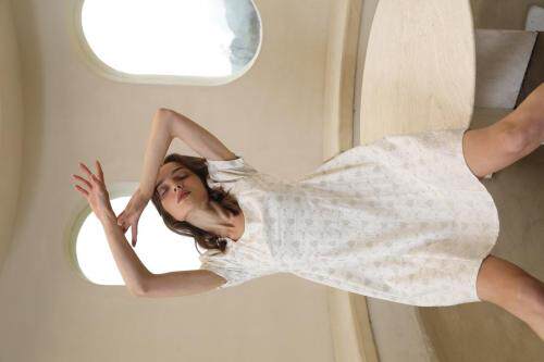 现货重工刺绣面料修身连衣裙蓝色白色黑色，女装连衣裙，Lavia芙纳薇娅