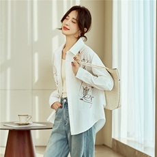 白色印花衬衫女春季新款休闲宽松基础款上衣百搭轻薄纯棉外套，女装衬衫，梦懿尔