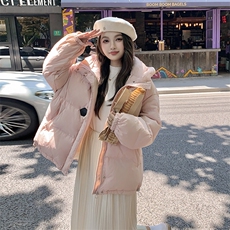 24新款粉色短款连帽羽绒服2C122-8867-P235-K358，女装羽绒服，2C122