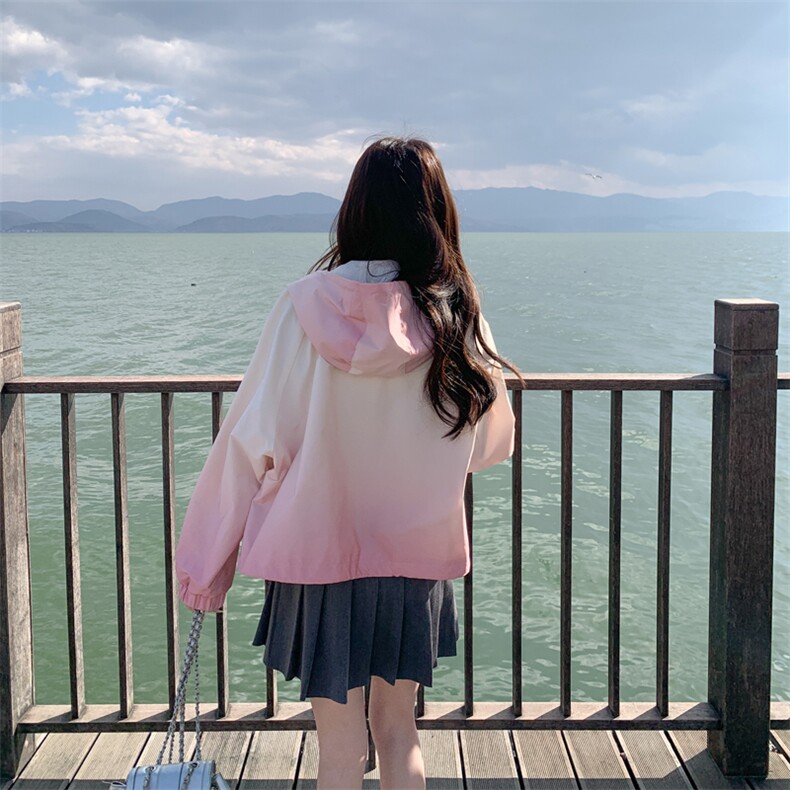 粉色渐变设计感工装冲锋衣女春季2025新款小个子休闲复古短款外套,女装短外套,多米2-075