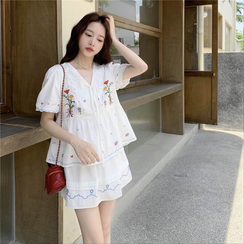 温柔甜妹风套装法式刺绣碎花V领衬衫上衣女夏季高腰半身裙两件套,女装套装/套裙,2C375