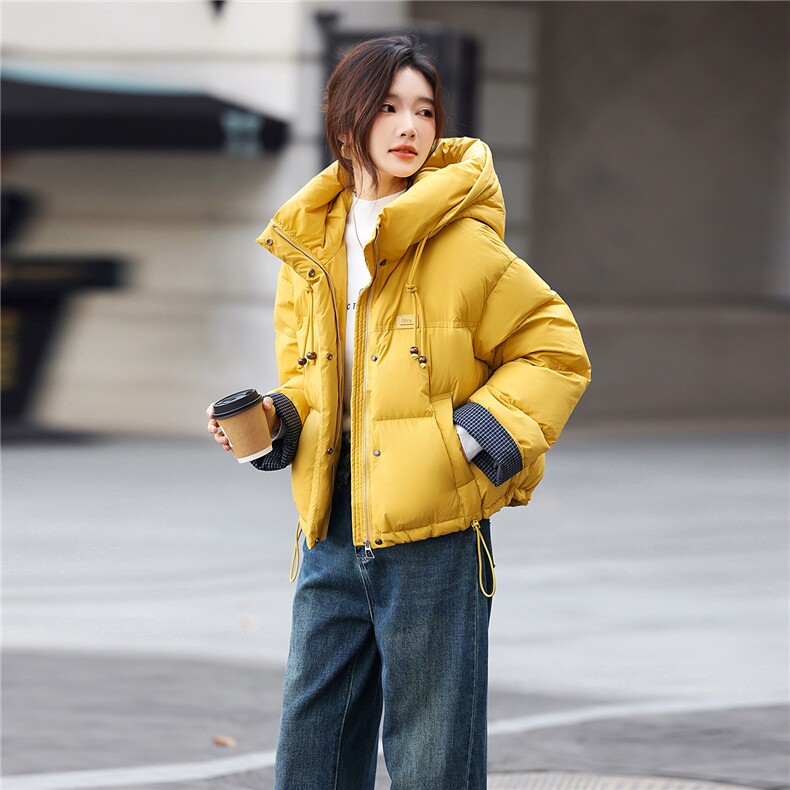 白鸭绒姜黄色羽绒服女短外套2025冬季新款小个子宽松百搭面包服,女装羽绒服,鑫源服饰