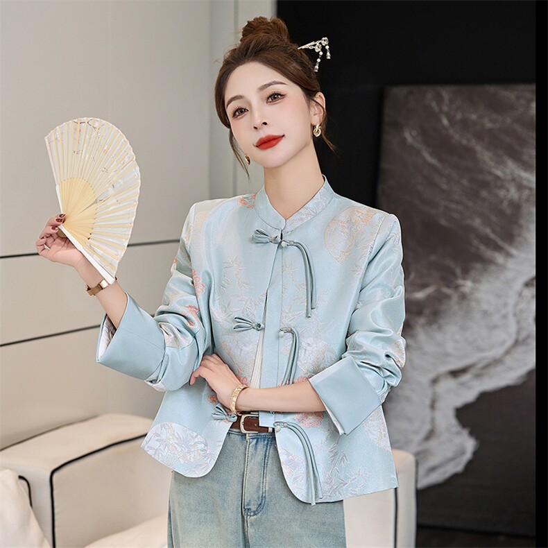 新中式国风外套女春秋2025新款高端洋气时尚刺绣缎面盘扣立领上衣,女装短外套,伊仟回