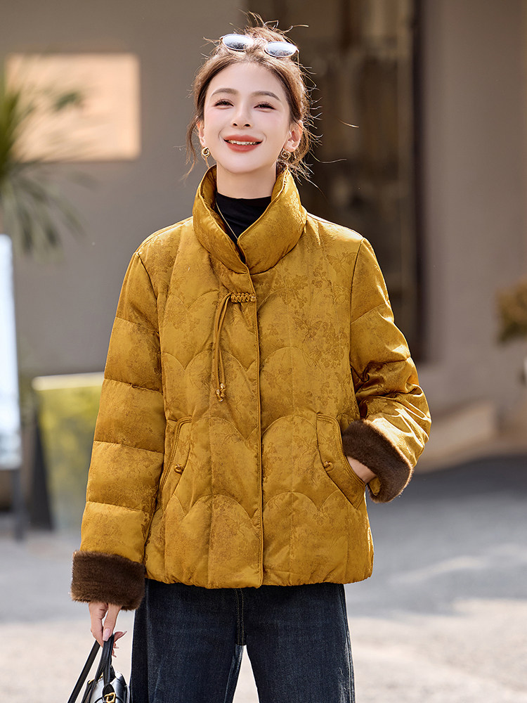 新中式G风提花短款羽绒服女2025冬季新款独特气质红色白鸭绒外套,女装羽绒服,衣之秀