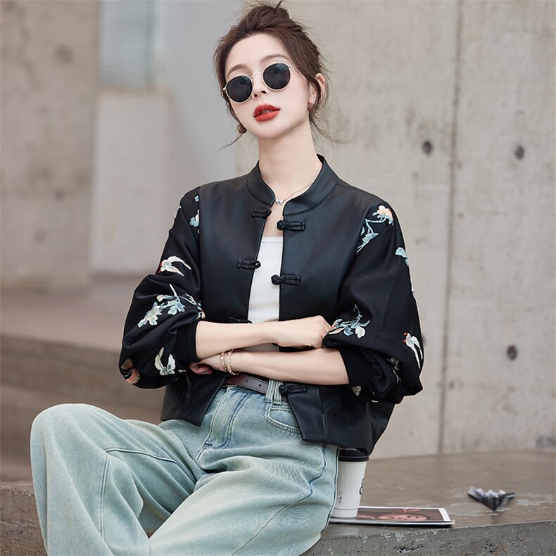 蝴蝶刺绣拼接盘扣皮衣外套女2025春新款休闲百搭新中式棒球服上衣,女装短外套,曼娅璐