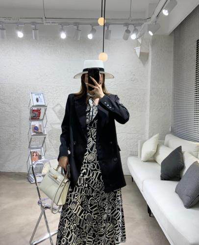 2??0??2??1??春款全面煥新??，女装，AMG