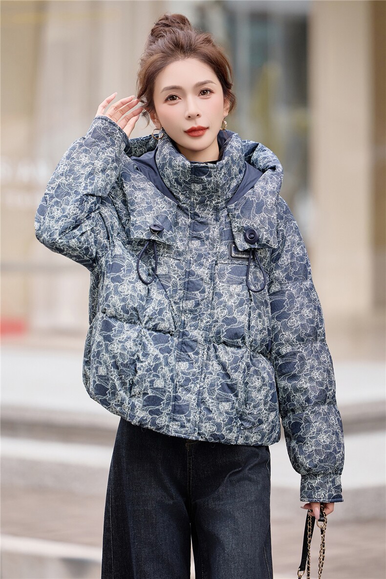 时尚印花连帽白鸭绒羽绒服2025冬季新款,女装羽绒服,余墨