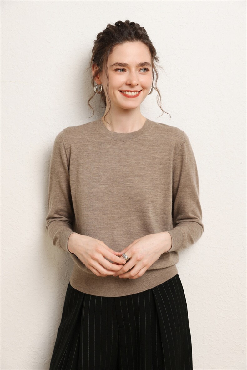时尚百搭黑色圆领羊绒衫优雅显瘦女士秋冬必备单品,女装羊绒衫,绒源之鑫