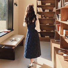白色衬衫提花牛仔背带裙女套装春秋2025新款法式气质两件套连衣裙，女装套装/套裙，2C293