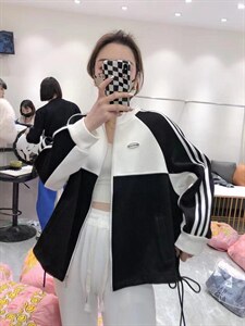 拼色款外套，百搭图片