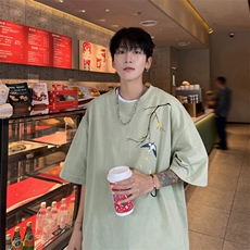 奶绿色