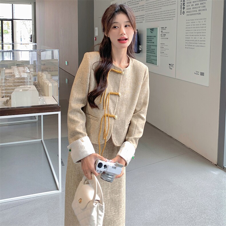 2025秋季新中式轻国风套装女洋气小香风盘扣外套高腰半身裙两件套图片