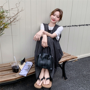 松弛感穿搭一整套女2025夏季新款复古小个子马甲T恤半身裙三件套图片