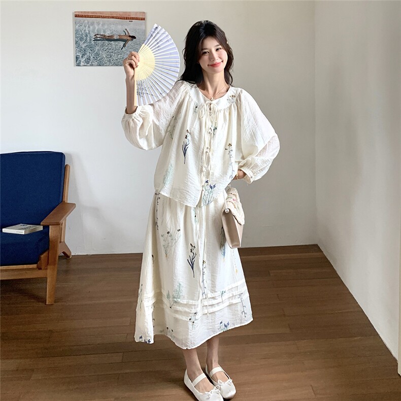 新中式国风穿搭米白色上衣套装女春秋超火好看高级感半身裙两件套图片