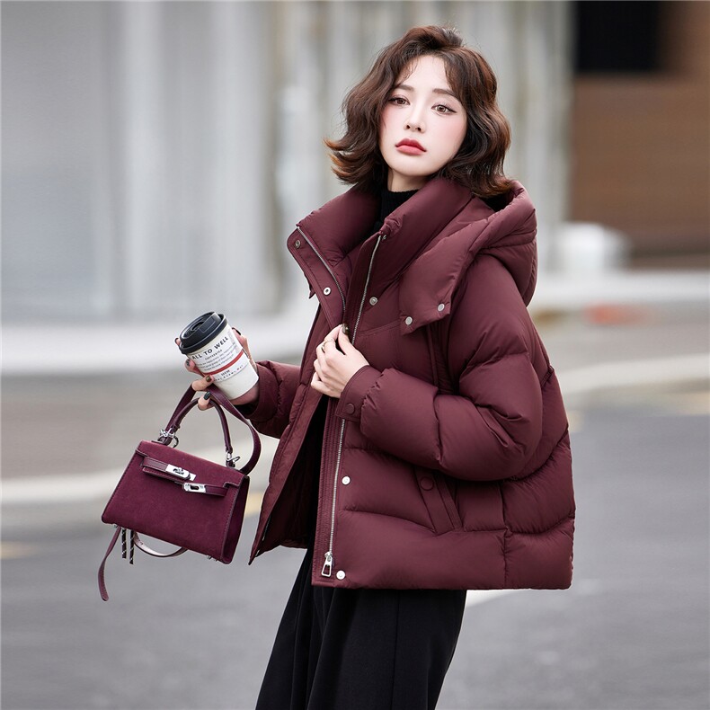 安可拉红休闲连帽短款羽绒服女2025冬季新款保暖面包服小个子外套,女装羽绒服,靓衣阁