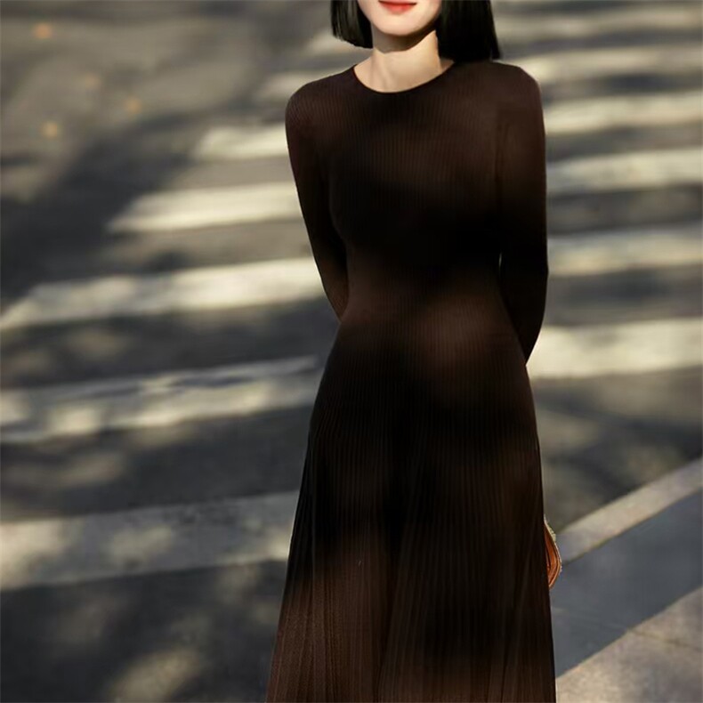 2025秋冬新款羊绒裙女100纯羊绒气质修身纯色内搭长裙圆领针织裙，女装连衣裙，唯若美羊绒