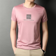 粉红色