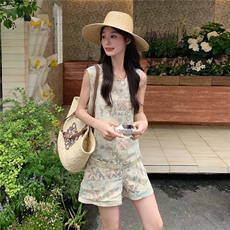 新中式国风碎花无袖马甲短裤套装女夏巨好看小众不撞款两件套通勤，女装套装/套裙，维壹