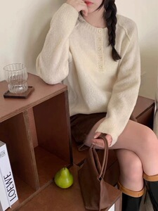 时尚百搭温柔羊毛衫 圆领半开衫显瘦修身图片