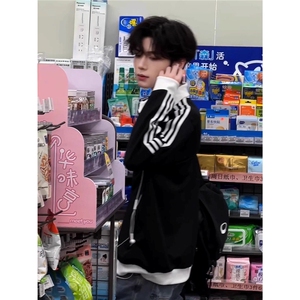 美式三条杠条纹开衫外套男干净高级感穿搭立领运动卫衣短款棒球服图片