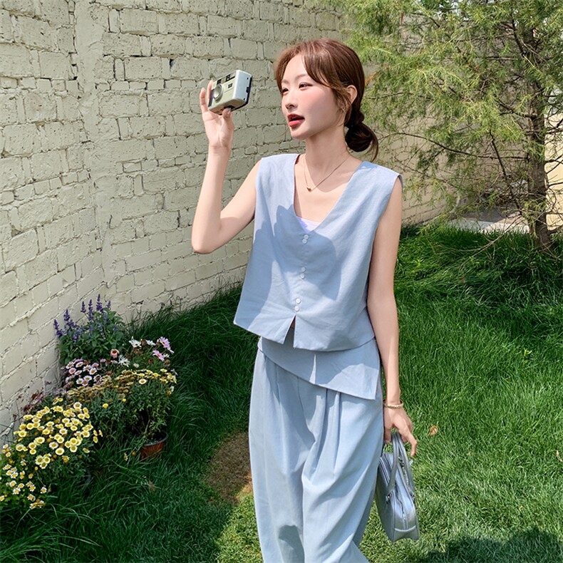 蓝色无袖上衣休闲裤套装2025新款女初夏松弛感穿搭流行ootd一整套图片