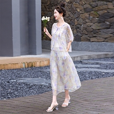 退现夏天2024wiu炸街减龄时尚半裙套装超好看高端小衫吊三件套潮，女装套装/套裙，朵莱米
