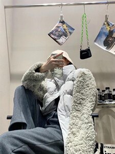 毛毛拼接羽绒服图片
