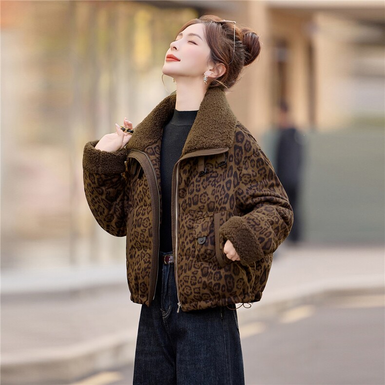 豹纹羊羔毛翻领短款羽绒服女2025冬季新款白鸭绒加厚保暖,女装羽绒服,余墨