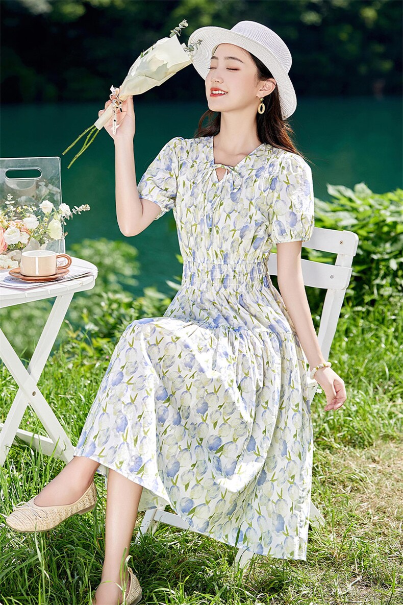 法式气质郁金香碎花连衣裙女2026夏季新款修身泡泡袖V领纯棉裙子,女装连衣裙,倪叶myz