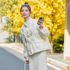 【bao款现货】2024新款冬装新中式刺绣盘扣羽绒服白鸭绒拼水貂毛，女装羽绒服，雅静靓衣