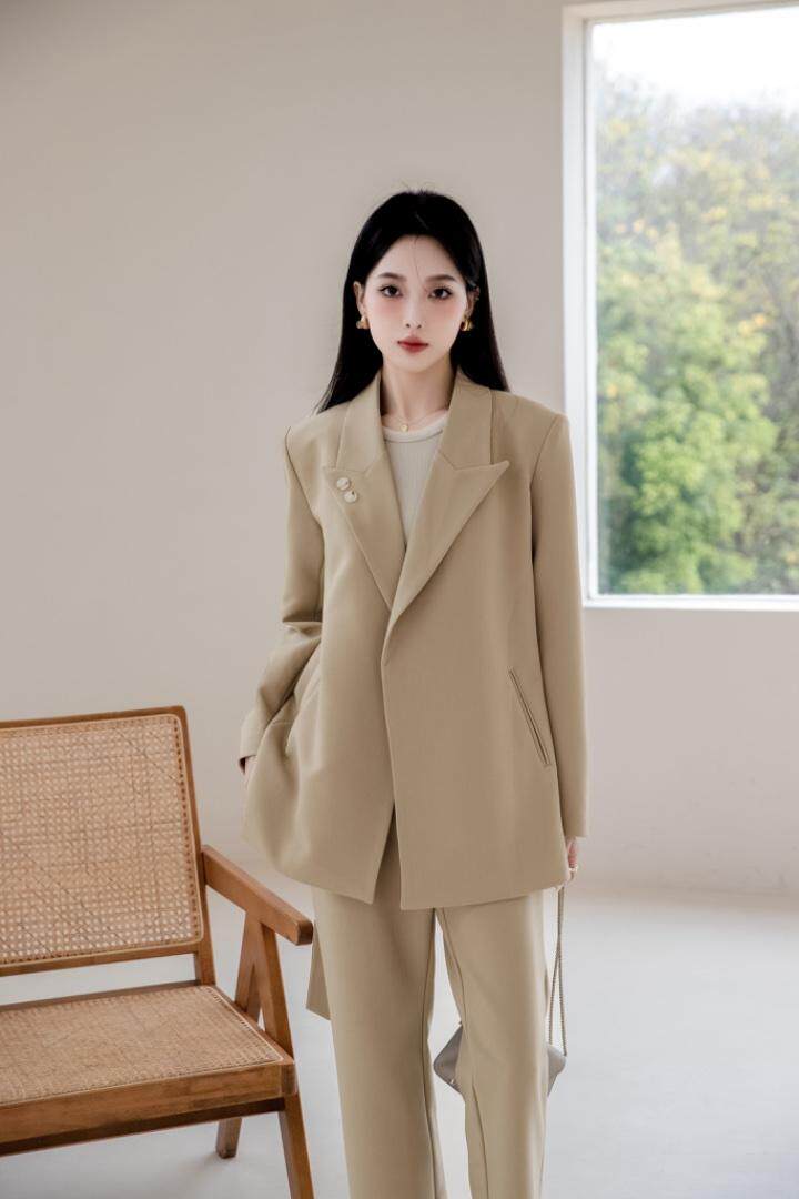 西服套装，女装职业装，卡西姆