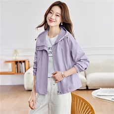 2026年春季宽松连帽抽绳纯色冲锋衣短外套夹克，女装短外套，简韵佳