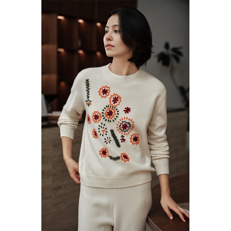 油画风绣花~100纯山羊绒衫宽松加厚女毛衣2025秋冬新圆领针织上衣图片