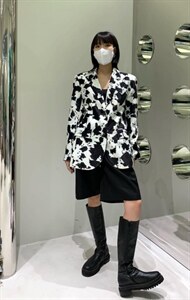秋季现货 黑白奶牛压褶外套图片