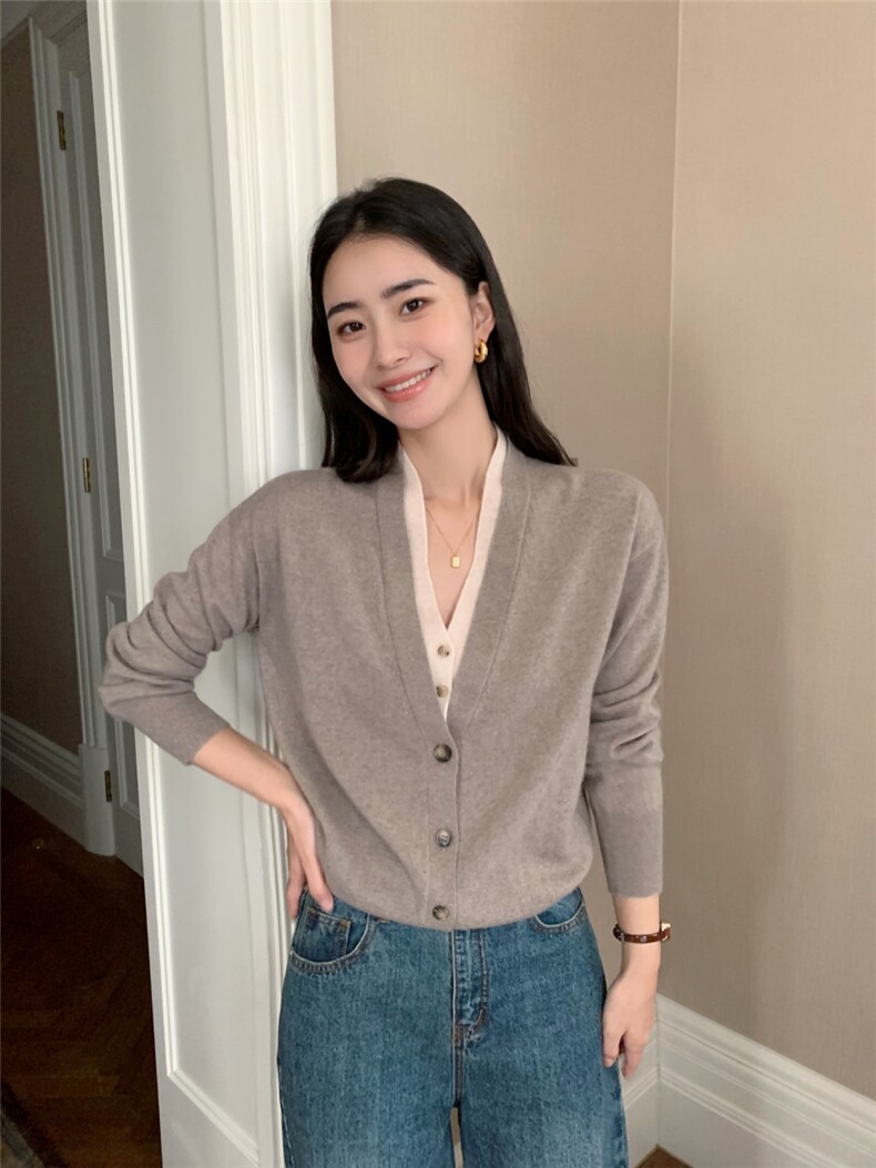 秋冬新款低v领女修身纯色开衫百搭时尚图片