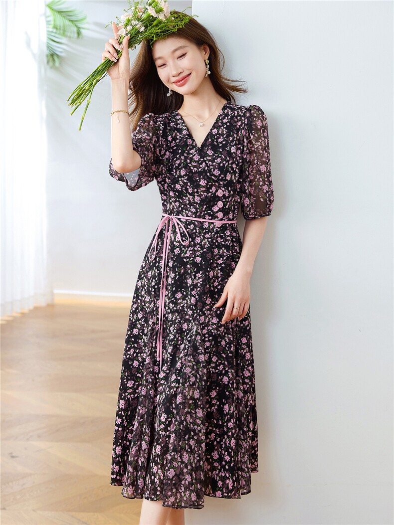 高级感小碎花连衣裙女2025夏季新款V领气质收腰修身洋气减龄裙子,女装连衣裙,布芭啦