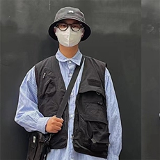 黑色